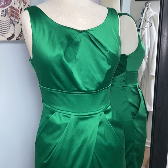 VINTAGE GREEN SILKY WRIGGLE DRESS FOR HOLIDAY PARTY SIZE 6 - Picture 2 of 11